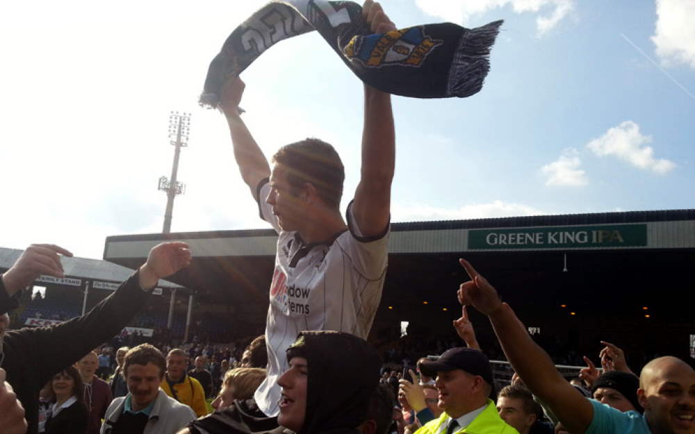 Tom Pope held aloft by the fans after promotion in 2013